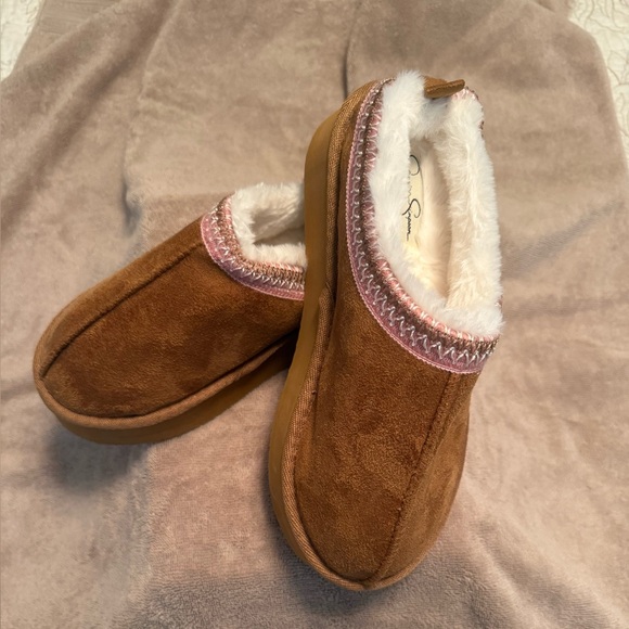 Jessica Simpson Brown and Pink Women's Slippers - Picture 1 of 7